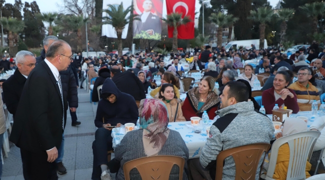 Başkan Akın'dan iftar duası''Rabbim birliğimizi,dirliğimizi,kardeşliğimizi daim kılsın''