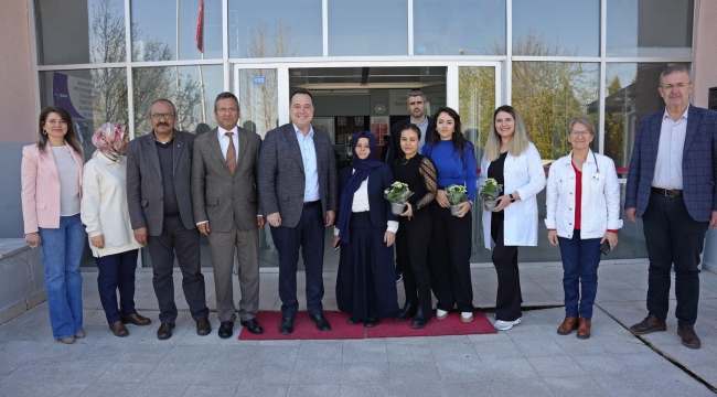 Başkan Dutlulu huzur evini ziyaret etti