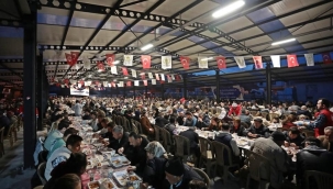 Binlerce vatandaş orucunu başkan Dutlulu'nun verdiği iftarında açtı