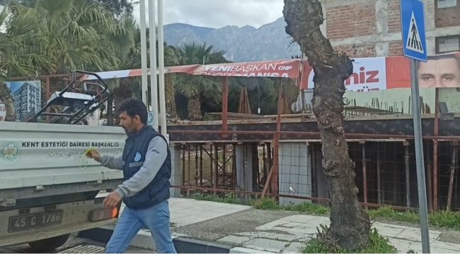 Bu kaçıncı,Manisa'da afiş yırtma zorbalığı sürüyor