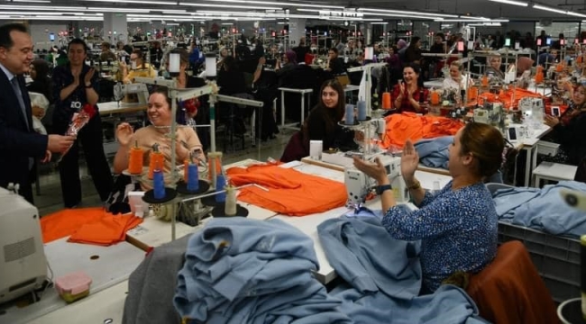  Çalışan kadınların gününü kutlayan başkan Dutlulu alkışlarla karşılandı