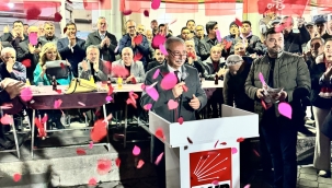 CHP'li Nurlu zafer mahallesinde gül yağmuruna tutuldu