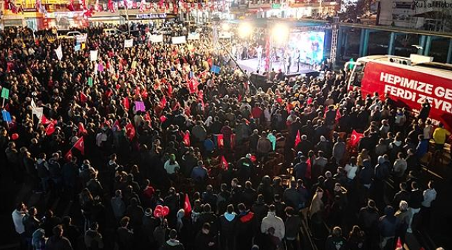 CHP mitinğinde Kula'da yer yerinden oynadı