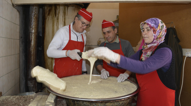 Demirci'nin asırlık susam helvası ramazanın gözdesi