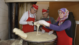 Demirci'nin asırlık susam helvası ramazanın gözdesi