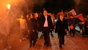 Dutlulu Akselendi'de vatandaaşlarla buluştu