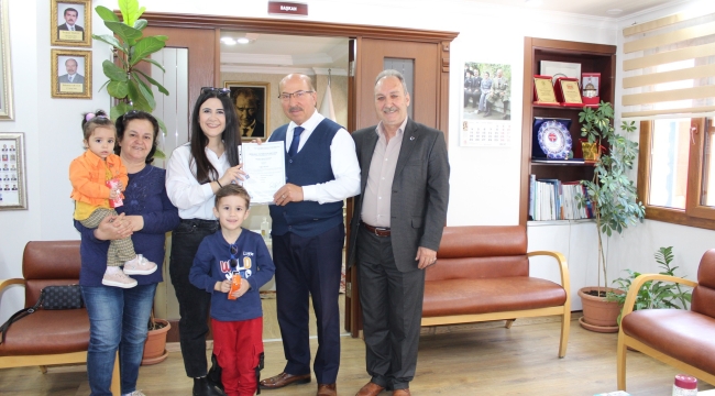 Emlak danışmanları belgelerini aldı