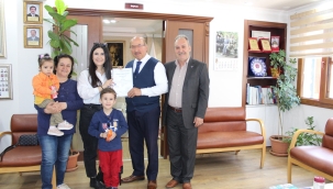 Emlak danışmanları belgelerini aldı