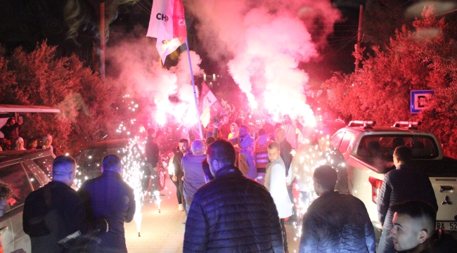 Halk sokaklara döküldü:Salihli'de Nurlu sevinci