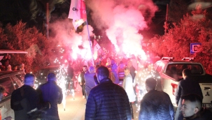 Halk sokaklara döküldü:Salihli'de Nurlu sevinci