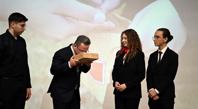Kusal vayan toprağı vali Ünlü'ye teslim edildi