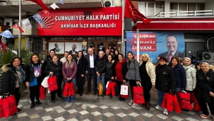 Mahalle mahalle gezen CHP Akhisar kadın kolları Dutlulu'ya oy istedi