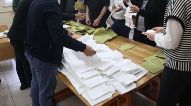 Manisa'da oy sayımı başladı