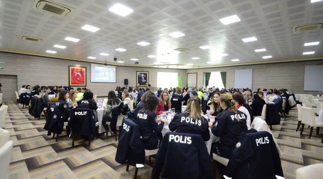 Müdür Aktaş"cennet annelerin ayakları altındadır" 