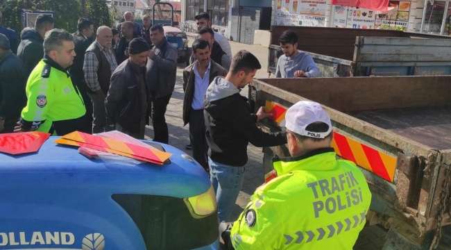 Salihli'de çiftçilere reflektör dağıtıldı