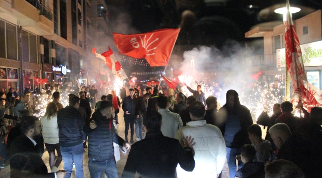 Salihli'de Nurlu ruzgarı vatandaşları sokaklara döktü