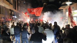 Salihli'de Nurlu ruzgarı vatandaşları sokaklara döktü