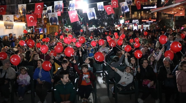 Seçim merkezi bayraklarla donatıldı