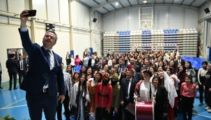 Vali Ünlü Akhisar'da okul ziyaretinde