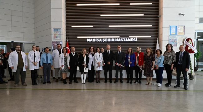 Vali Ünlü'den önce karanfil sonra kutlama