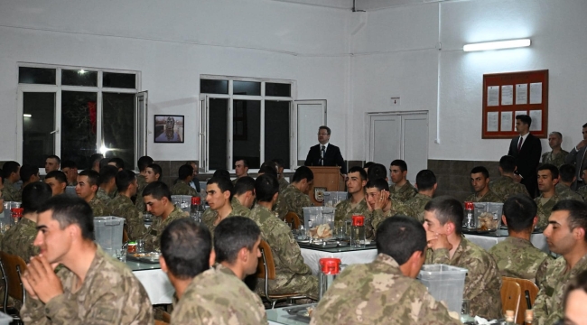 Vali Ünlü er ve erbaşlarla iftarda bir araya geldi