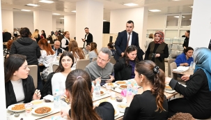 Vali Ünlü iftarını öğrencilerle açtı