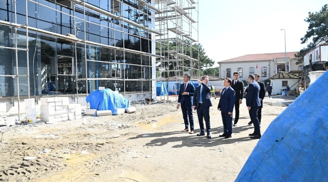 Vali Ünlü müze ve halk Kütüphanesinde incelemelerde bulundu