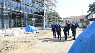 Vali Ünlü müze ve halk Kütüphanesinde incelemelerde bulundu