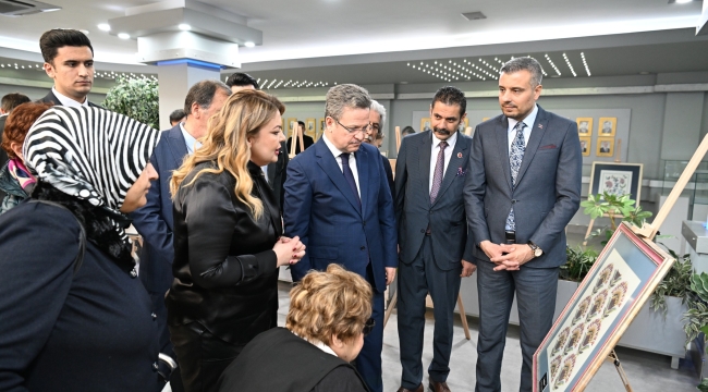 Vali Ünlü Türk motiflerinin yolculuğu sergisini açtı