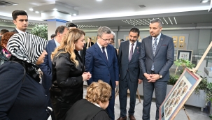 Vali Ünlü Türk motiflerinin yolculuğu sergisini açtı