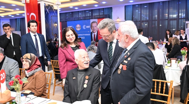 Vali Ünlü ve eşi gazi ailelerine iftar verdi