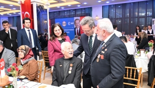 Vali Ünlü ve eşi gazi ailelerine iftar verdi