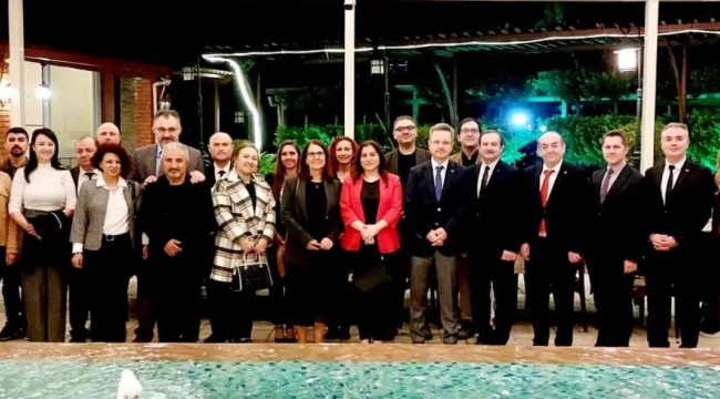 Vali Ünlü ve eşi sağlıkçıların iftarına katıldı