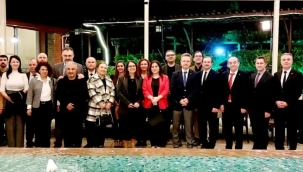 Vali Ünlü ve eşi sağlıkçıların iftarına katıldı