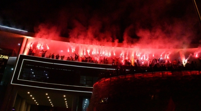 Akhisar'lılar sabaha kadar uyumadı