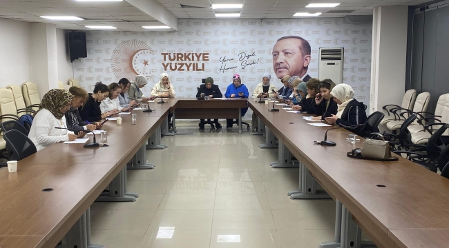 AKP kadın kolları geceyi il binasında geçirdi