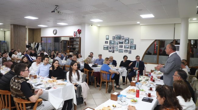 Avukatlara ve bilişimcilere başarı plaketi