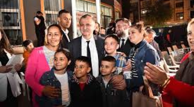 Başkan Balaban romanların verdiği iftara katıldı