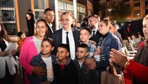 Başkan Balaban romanların verdiği iftara katıldı