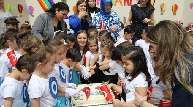 Başkan Durbay'dan pastalı 23 nisan kutlaması