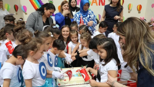 Başkan Durbay'dan pastalı 23 nisan kutlaması