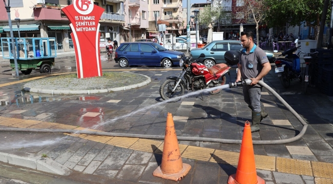 Başkan Mintaş Ahmetli'de işe temizlikle başladı
