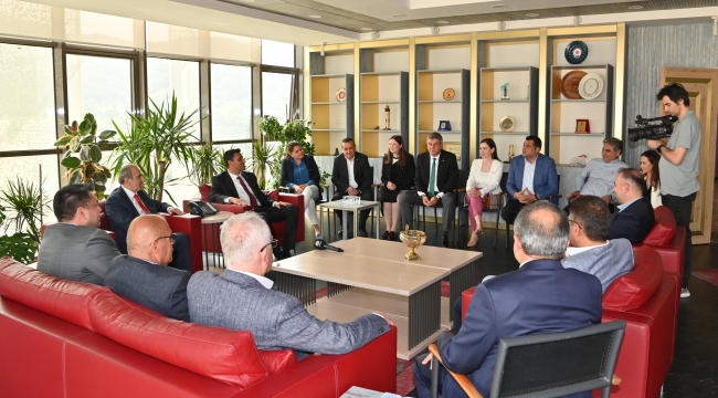 Başkan Zeyrek'e tebrik ziyaretleri sürüyor