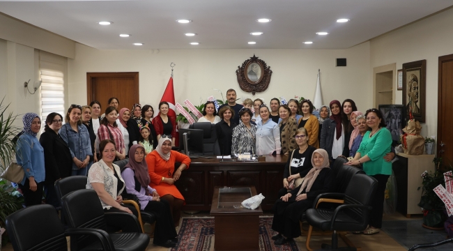 CHP kadın kolları'ndan başkan Dönmez'e tebrik ziyareti