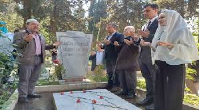 CHP lideri önce MHP'lilerin öldürdüğü CHP yöneticilerini sonrada MHP il başkanının kabrini ziyaret etti