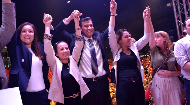 Coşkulu kutlamaya binlerce kişi katıldı