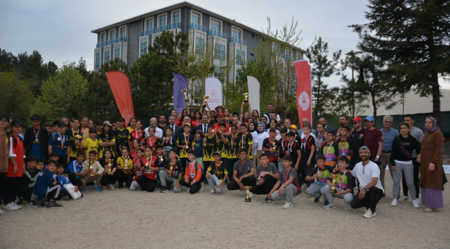 Demirci'de 250 sporcu yarıştı