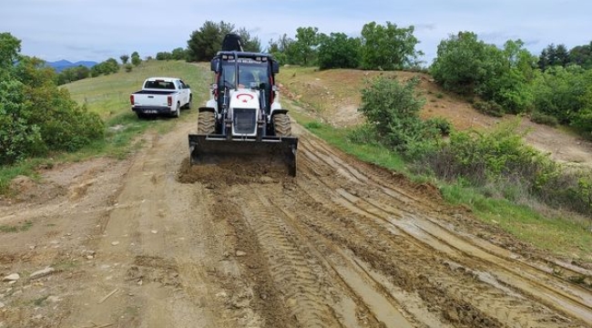 Gördes'te belediye yağışlardan bozulan arazi yıllarını bakıma aldı