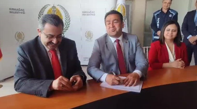 İlk devir teslim Manisa Kırkağaç ilçesinde oldu:AKP'den CHP'ye geçti