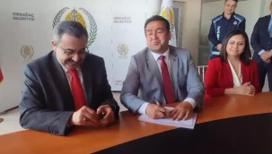 İlk devir teslim Manisa Kırkağaç ilçesinde oldu:AKP'den CHP'ye geçti